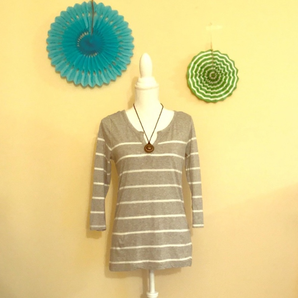 Gap medium grey long sleeve